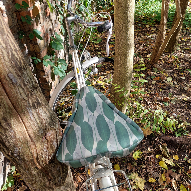 Sattelbezug Banana Leaf mit Blättern, Ansicht von hinten