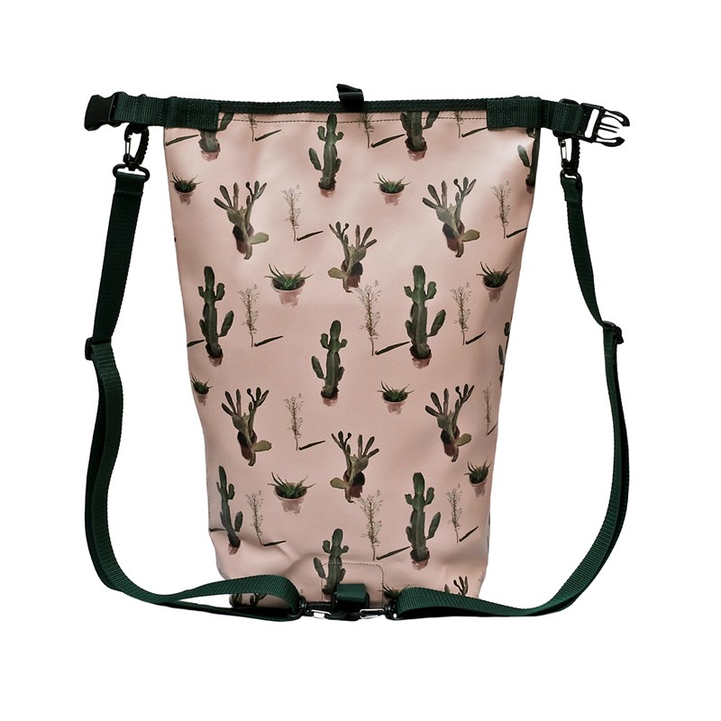 Rückseite des Ikuri Drybags Cactus mit verstellbaren Gurten