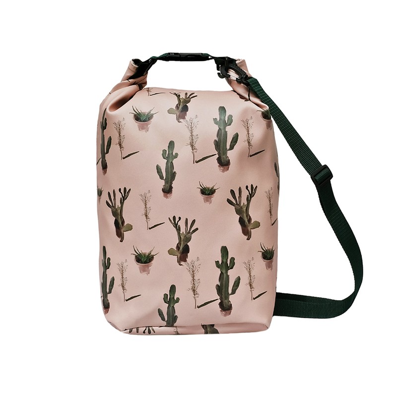 Drybag Cactus von Ikuri, wasserdichter Rucksack mit Kakteen auf Altrosa, Vorderansicht