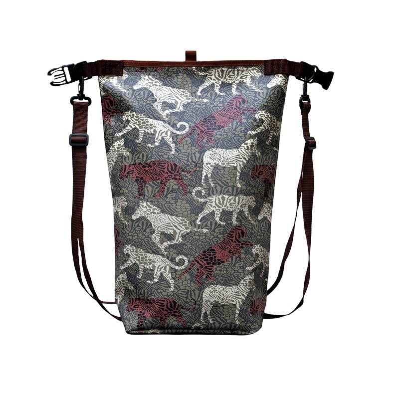 Drybag Animals ausgerollt mit beiden Schultergurten