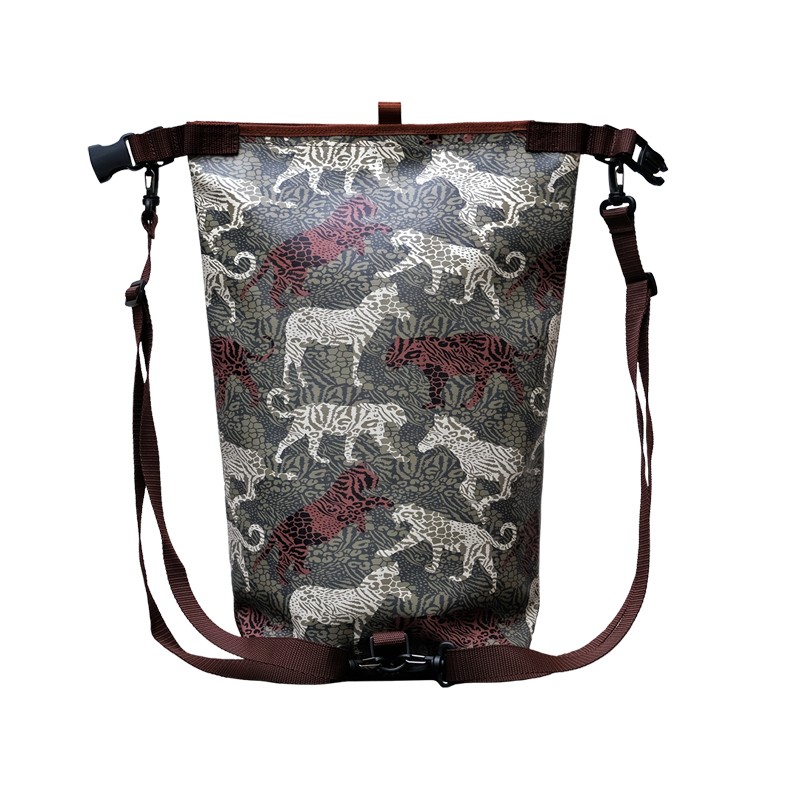 Rückseite des Ikuri Drybags Animals mit verstellbaren Gurten
