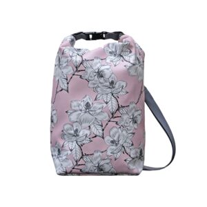 Drybag Magnolia von Ikuri, wasserdichter Rucksack mit Magnolienblüten in Rosa