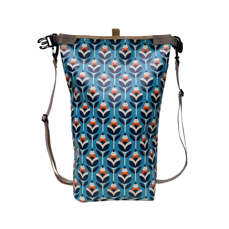 Rückseite des Ikuri Drybags Scandinavia mit verstellbaren Gurten