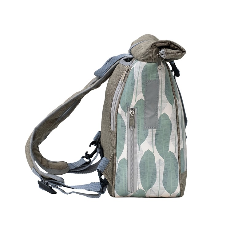 Kleiner Rucksack Banana Leaf, Seitenansicht mit Schultergurten