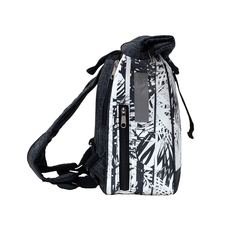 Kleiner Rucksack Palmeras, Seitenansicht mit Schultergurten