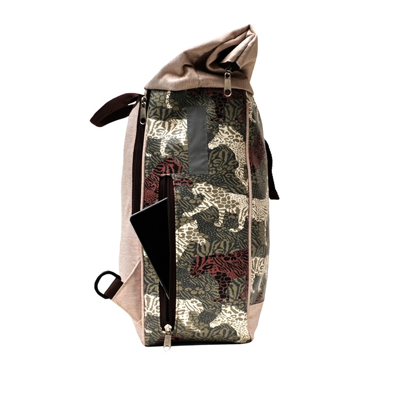 Seitenansicht des Rucksacks Animals mit Reißverschlusstasche und Reflektor