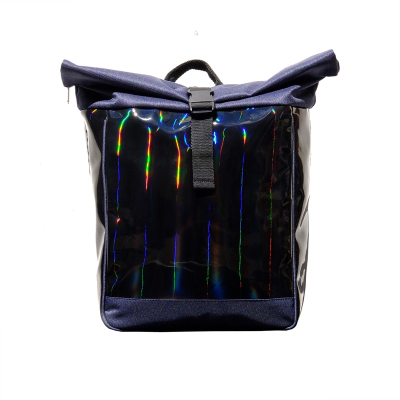 Fahrradrucksack Damen Arcoiris von Ikuri, Vorderansicht in Schwarz mit Regenbogen-Schimmer