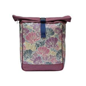 Laptoprucksack Damen Veranillo von Ikuri, Vorderansicht: Rolltop in Bordeaux mit Blumenmuster
