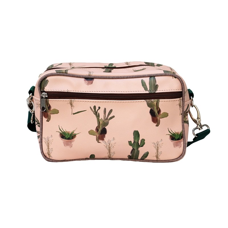 Lenkertasche Cactus von Ikuri mit Kakteen auf Altrosa, Vorderansicht